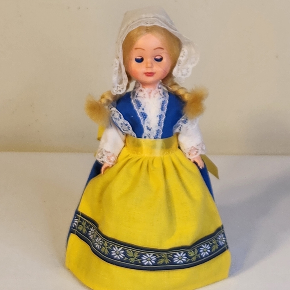 Vintage National Dolls Sweden Sleepy Eye Doll